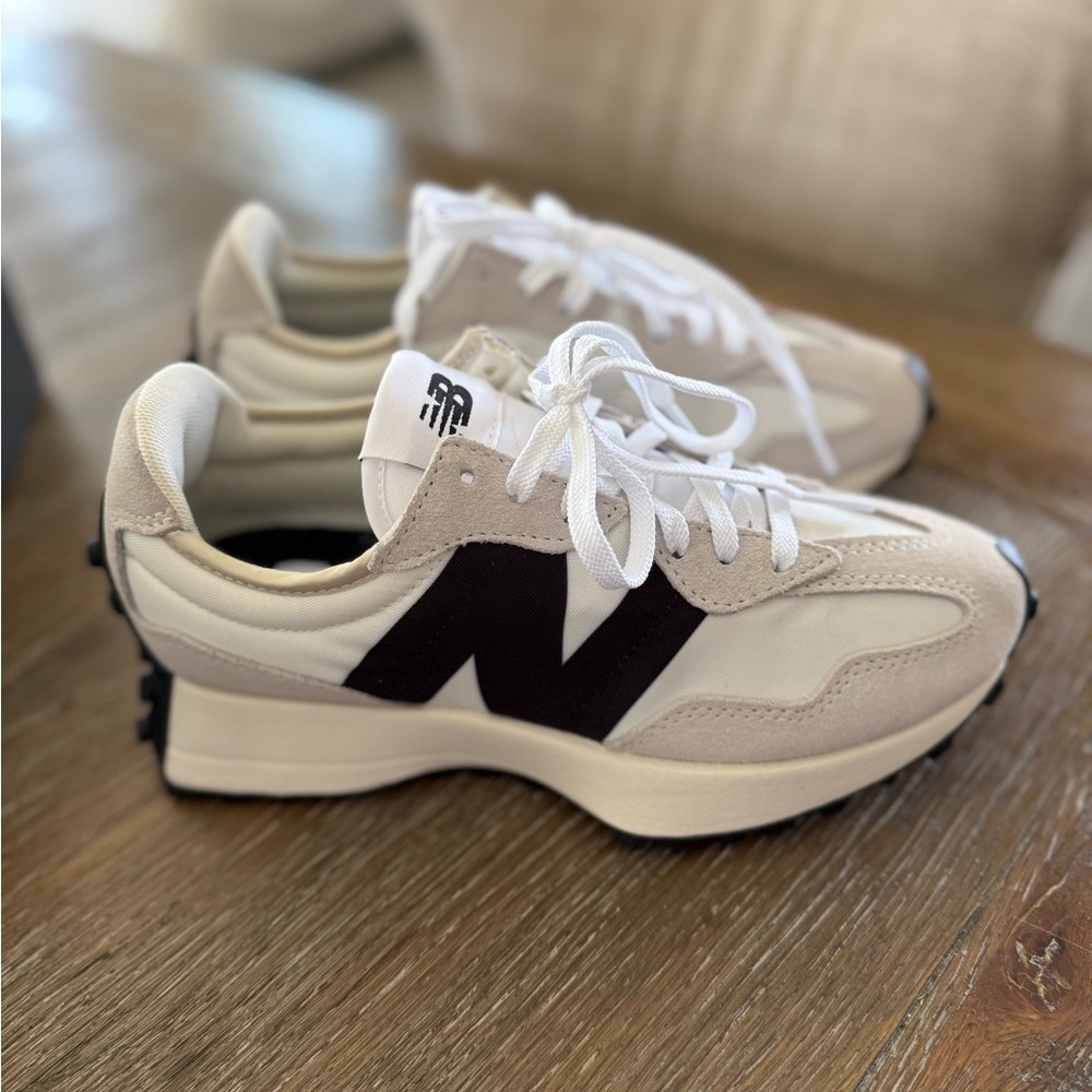 New Balance 327